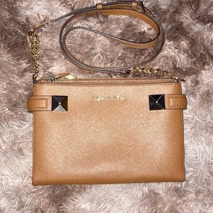 NWOT Michael kors crossbody!